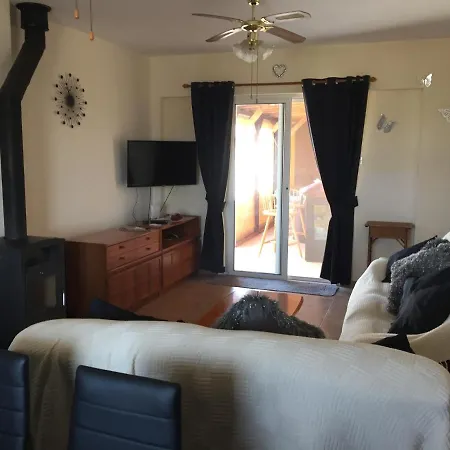 Apartament 2 Bed Flat - Sleeps 4 - Pool - Parking - Wifi *