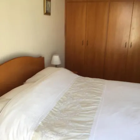 2 Bed Flat - Sleeps 4 - Pool - Parking - Wifi