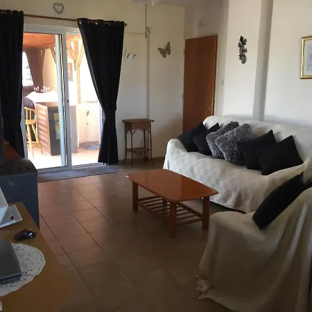 Beautiful Spacious 2-bed In Xylofagou Apartment *