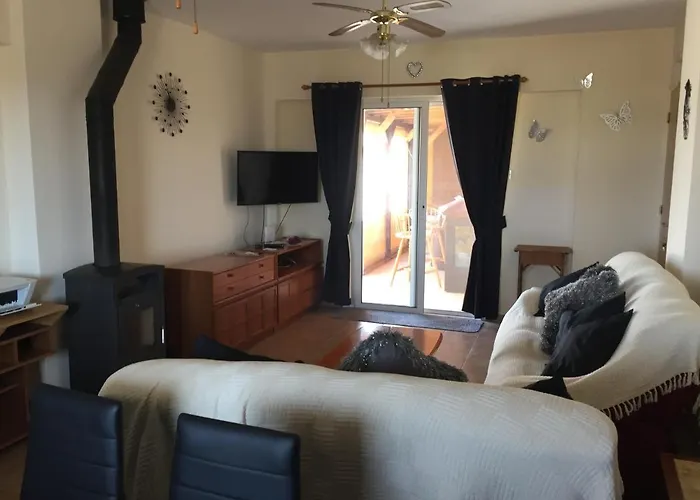 Apartmán 2 Bed Flat - Sleeps 4 - Pool - Parking - Wifi *