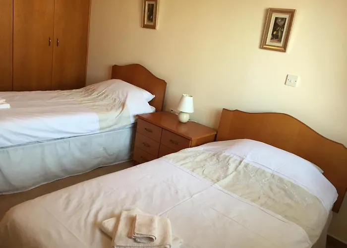 Apartmán 2 Bed Flat - Sleeps 4 - Pool - Parking - Wifi *